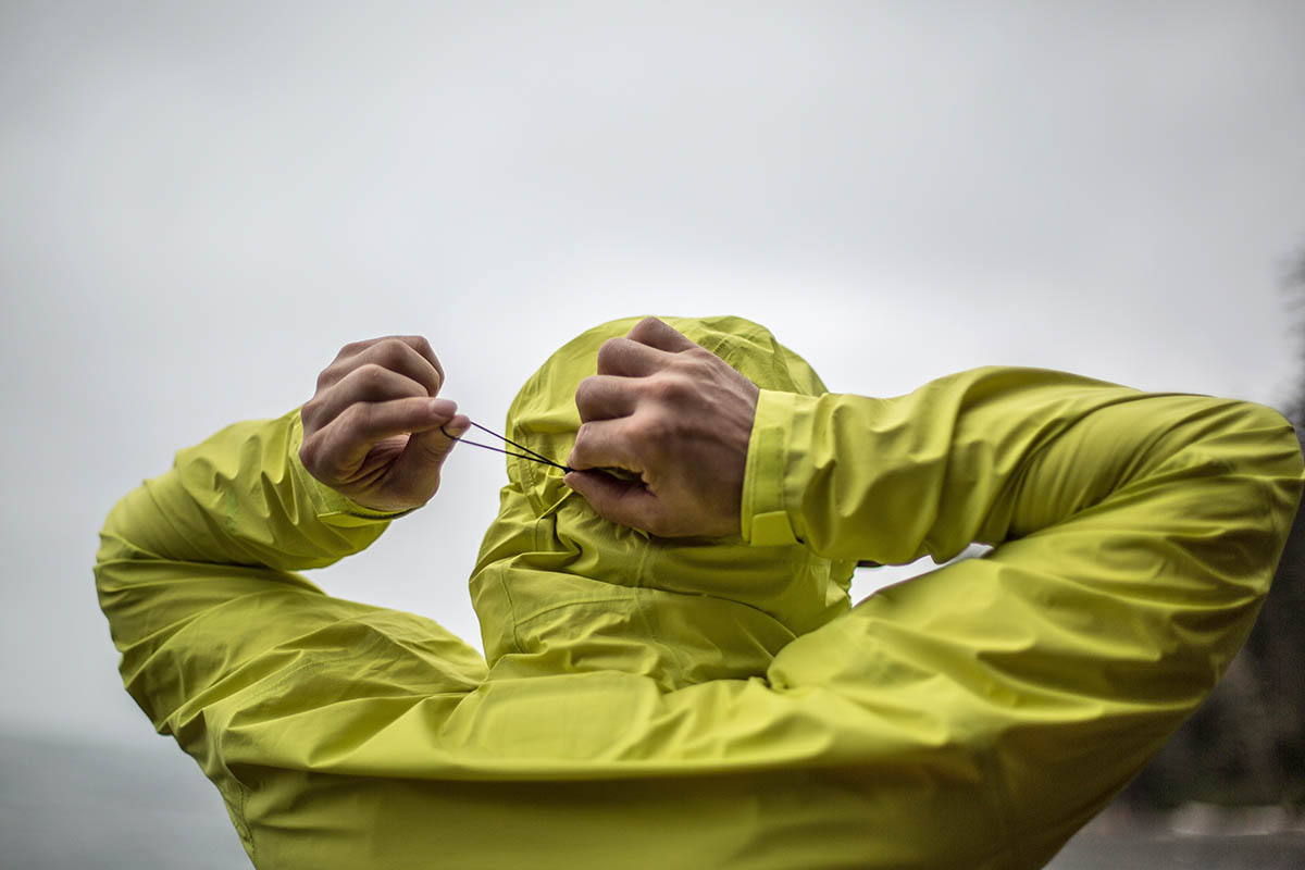 Patagonia Storm10 Alpine Jacket (adjusting hood)